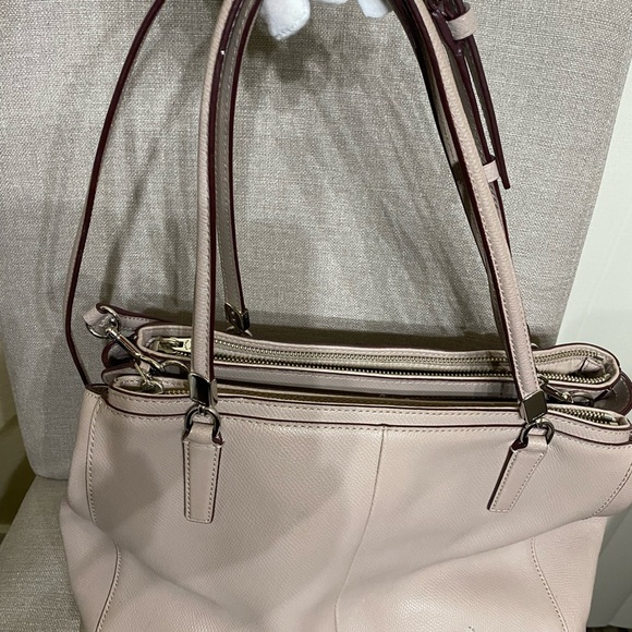 Preloved Coach shoulder or handbag - Picture 6 of 14